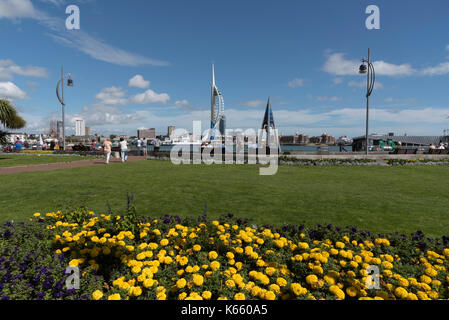 L'unis tour Spinnaker portsmouth vue à travers le port de Portsmouth de gosport waterfront. août 2017. Banque D'Images