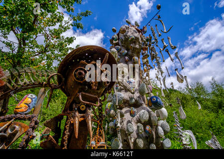 Phantasyful des statues et des roches peintes dans l'open-air-atelier de lorenz kuntner Banque D'Images