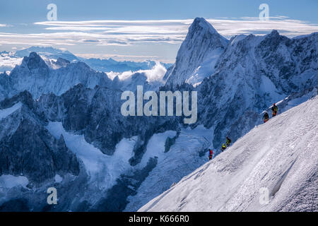 Les grimpeurs sur les pentes du Mont Blanc, Chamonix, France Banque D'Images