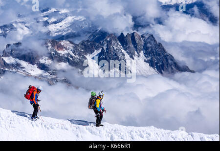 Deux alpinistes sur les pentes du Mont Blanc, Chamonix, France Banque D'Images