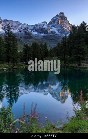 Lago Blu (Lac Bleu) avec Monte Cervino (le Cervin), Breuil Cervinia, vallée d'Aoste, Alpes italiennes, Italie Banque D'Images