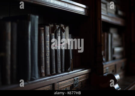 Ancienne bibliothèque dans le musée du château de Cardiff Banque D'Images