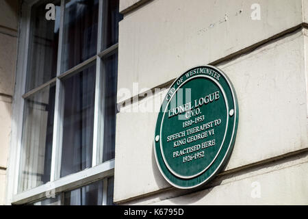 En dehors de la plaque verte 146 Harley Street Lionel Logue commémorant l'Australian, orthophoniste, qui a traité le roi George V1. Banque D'Images