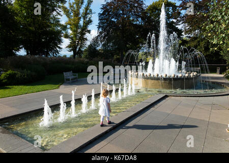 La fontaine du Jubilé de diamant à Windsor, Berkshire. UK. La fontaine a été commandée pour célébrer le Jubilé de diamant de la Reine en 2012. (90) Banque D'Images