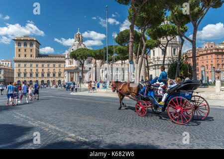 Colonne de Trajan à Piazza Venezia, Rome, Latium, Italie, Europe. Banque D'Images