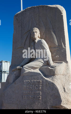 Virginie Hériot memorial, Cannes marina, France. Banque D'Images