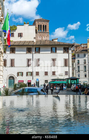 Piazza di Sant'eustachio vu de la Via degli staderari, Rome, Latium, Italie, Europe. Banque D'Images