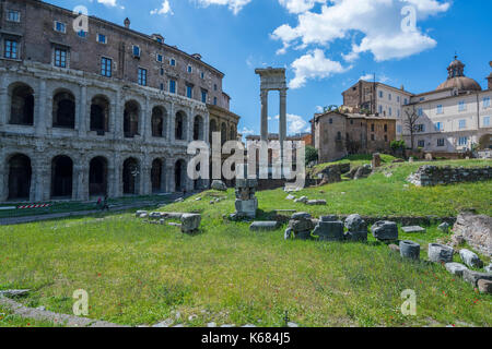 Théâtre de marcellus et temple d'Apollon Sosien, Rome, Latium, Italie, Europe. Banque D'Images