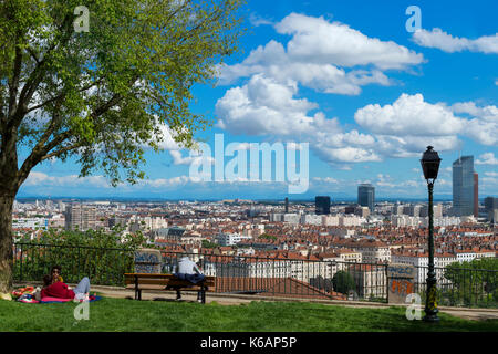 Lyon et le Rhône vu de la Croix Rousse, la place Bellevue, Rhône Alpes, France Banque D'Images