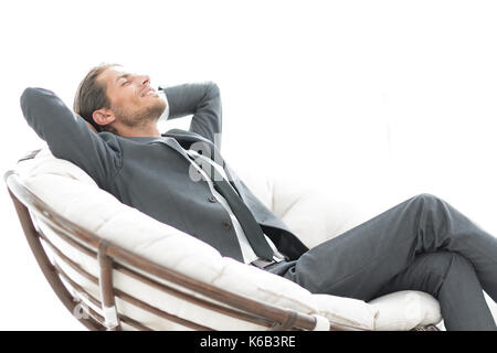 Young businessman sitting in grand fauteuil confortable. photo a un espace vide pour le texte Banque D'Images