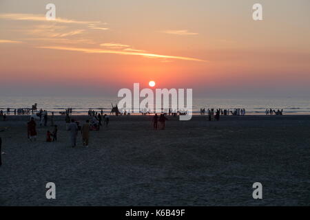 Sur la mer, plage de Clifton Karachi. Banque D'Images