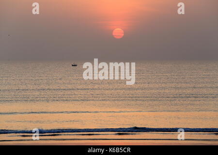 Coucher du soleil à Sea View Beach, Clifton, Karachi, Pakistan Banque D'Images