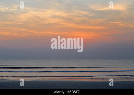 Coucher du soleil à Sea View Beach, Clifton, Karachi, Pakistan Banque D'Images