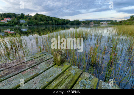 Beau paysage tôt le matin avec du jetty par Lake - Lac Sävelången, Suède modèle libération : N° des biens : Non. Banque D'Images