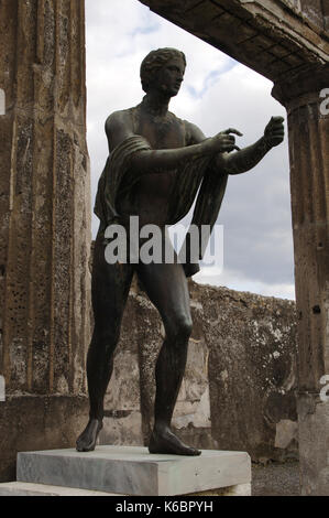 L'apollo saettante, Comme un archer. 3e siècle av. de bronze. Emplacement : temple of apollo, Pompéi, Italie. copie. Banque D'Images