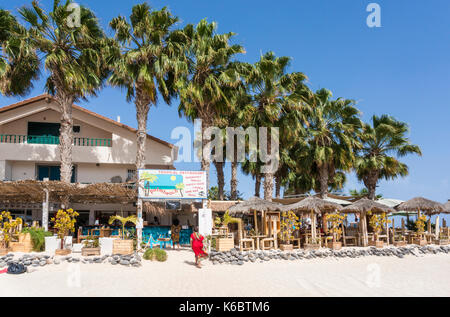 Cap vert Sal au Cap Vert beach santa maria beach cafe Ristorante Pizzeria Palm Beach Praia da santa maria Santa Maria, île de Sal, Cap-Vert Afrique Banque D'Images