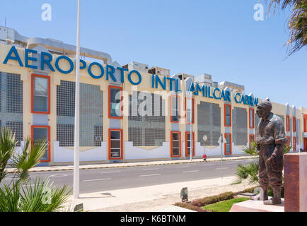 Cap Vert Sal A roport Am lcar Cabral De Statue L ext rieur De L cap-vert-sal-a-roport-am-lcar-cabral-de-statue-l-ext-rieur-de-l