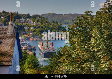 Le mv isle of lewis arrivant au terminal feryy, Oban, Argyll Banque D'Images