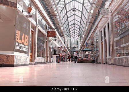 L'arade coloniale est l'une des trois arcades riche architecturalement au centre-ville de Cleveland, Ohio avec chacun qui a été rénové pour sa grandeur historique Banque D'Images