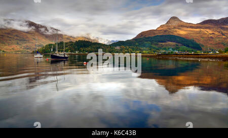 Le Loch Leven Ballachulish et Sgorr na Ciche Banque D'Images