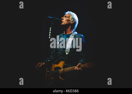 Genova, Italie. Sep 11, 2017. Genova, 11 Septembre 2017 : Paul Weller en live sur la scène du Porto Antico de Gênes pour sa 'révolution' un genre d' 2017 Photo : Alessandro Bosio Crédit : Alessandro Bosio/Alamy Live News Banque D'Images