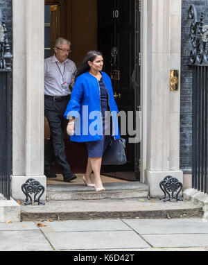Londres, Royaume-Uni. Sept 12, 2017. Priti Patel, Secrétaire au développement international laisse 10 Downing Street, à la suite d'une réunion du cabinet Crédit : Ian Davidson/Alamy Live News Banque D'Images