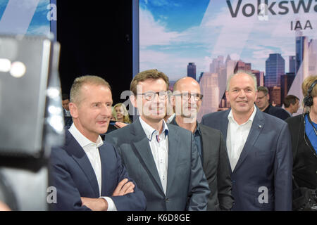 Francfort, Allemagne. 12 septembre 2017. Dr. Herbert Diess, Dr. Frank Welsch, Klaus Bischoff, Jürgen Stackmann, Volkswagen / VW conférence de presse au 65e salon international de l'automobile de l'IAA à Francfort-sur-le-main le mardi 12 septembre 2017 Banque D'Images