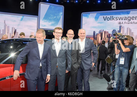 Francfort, Allemagne. 12 septembre 2017. Dr. Herbert Diess, Dr. Frank Welsch, Klaus Bischoff, Jürgen Stackmann, Volkswagen / VW conférence de presse au 65e salon international de l'automobile de l'IAA à Francfort-sur-le-main le mardi 12 septembre 2017 Banque D'Images