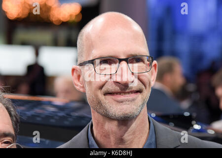 Francfort, Allemagne. 12 sep, 2017. klaus bischoff, chef designer chez Volkswagen voiture. photos de la conférence de presse/vw volkswagen à la 65e salon international de l'automobile IAA de Francfort/Main le Mardi, Septembre 12th, 2017 Credit : Markus wissmann/Alamy live news Banque D'Images