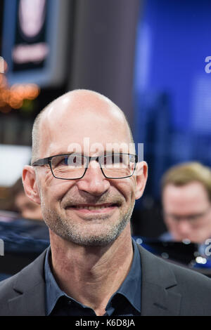 Francfort, Allemagne. 12 sep, 2017. klaus bischoff, chef designer chez Volkswagen voiture. photos de la conférence de presse/vw volkswagen à la 65e salon international de l'automobile IAA de Francfort/Main le Mardi, Septembre 12th, 2017 Credit : Markus wissmann/Alamy live news Banque D'Images