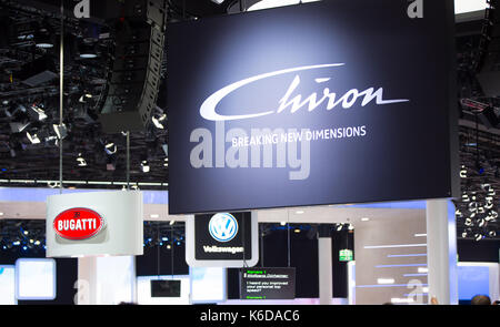 Francfort, Allemagne. 12 sep, 2017. L'Allemagne, Francfort, 12 septembre 2017, 67e salon international de l'aia : bugatti Chiron, et audi logo sur les stands d'exposition. crédit : juergen schwarz/Alamy live news Banque D'Images