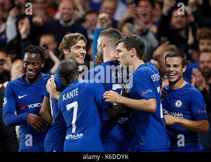 Londres, Royaume-Uni. 12 sep, 2017. Les joueurs de chelsea célébrer après avoir marqué au cours de l'UEFA Champions league groupe c match entre Chelsea et fk qarabag au stade de Stamford Bridge à Londres, la Grande-Bretagne sur sept. 12, 2017 6-0 Chelsea a gagné.. Credit : han yan/Xinhua/Alamy live news Banque D'Images