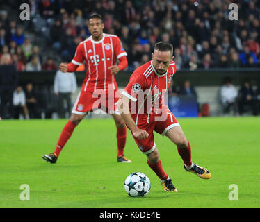 Munich, Allemagne. 12 sep, 2017. le Bayern Munich Franck Ribery (avant) contrôle le ballon pendant le premier tour de ligue des champions (UCL) match Bayern Munich de l'Allemagne et le RSC Anderlecht de Belgique, à Munich, Allemagne, le sept. 12, 2017. Le Bayern Munich a gagné 3-0. crédit : philippe ruiz/Xinhua/Alamy live news Banque D'Images