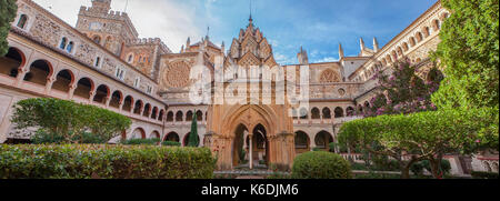 Cloître mudéjar du monastère de Guadalupe, bâtiment central vue panoramique. Cáceres, Extremadura, espagne. Banque D'Images