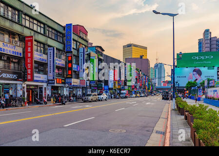 Taipei, Taiwan - le 28 juin : c'est un célèbre marché électronique guanghua street où les gens viennent pour purhcase consumer electronics le 28 juin 2017 au t Banque D'Images