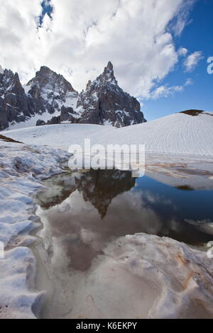 Sommet de montagne reflète dans l'eau, cimon della pala, Tyrol du sud, Italie Banque D'Images