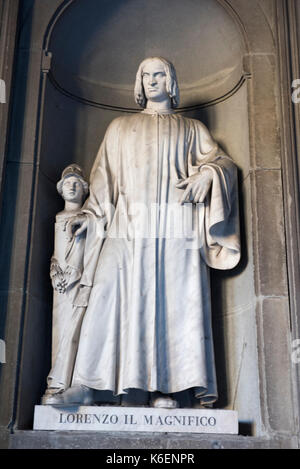 Statue de Laurent le Magnifique (Lorenzo de Médicis) à la Galerie des Offices à Florence, Toscane Italie Europe EU Banque D'Images