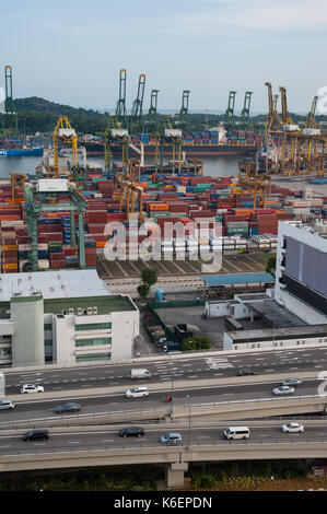 19.07.2017, Singapour, République de Singapour, en Asie - une vue sur le grand terminal à conteneurs. Banque D'Images