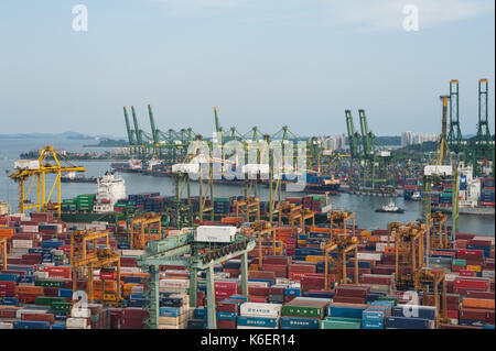 19.07.2017, Singapour, République de Singapour, en Asie - une vue sur le grand terminal à conteneurs. Banque D'Images