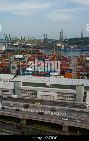 19.07.2017, Singapour, République de Singapour, en Asie - une vue sur le grand terminal à conteneurs. Banque D'Images