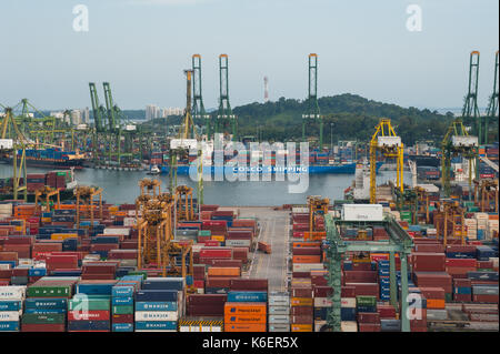 19.07.2017, Singapour, République de Singapour, en Asie - une vue sur le grand terminal à conteneurs. Banque D'Images
