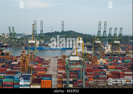 19.07.2017, Singapour, République de Singapour, en Asie - une vue sur le grand terminal à conteneurs. Banque D'Images