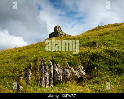 Vue sur Stoney Middleton and Chatsworth Dale nature reseve et populaires dans le parc national de Peak District Derbyshire Dales England UK Banque D'Images