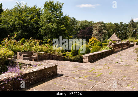 Wyndcliffe Court Gardens, Monmouthshire, Wales, UK. Un 1922 Arts et Métiers maison avec jardins conçus par Avray Tipping Banque D'Images