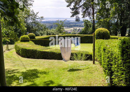 Wyndcliffe Court Gardens, Monmouthshire, Wales, UK. Lave-se bloque dans un coin des jardins à la française conçus par Avray Tipping Banque D'Images