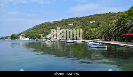 Ville de sipanska luka sur l'île de Sipan, partie d'îles élaphites près de Dubrovnik en Croatie. Banque D'Images