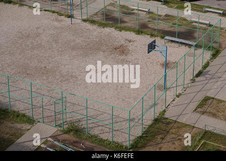 Anneau de basket-ball. L'école de sport ou de récréation pour différentes activités en été Banque D'Images