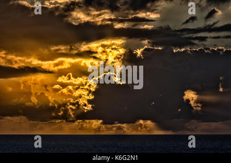 Coucher de soleil à l'ouest depuis Basseterre, St Kitts, Antilles Banque D'Images