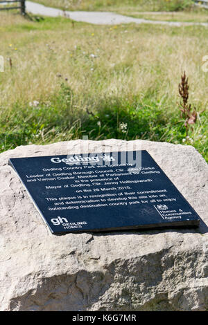 Plaque commémorative pour l'ouverture de Gedling Country Park, un ancien site de mine de charbon, Nottinghamshire, Angleterre, Royaume-Uni. Banque D'Images