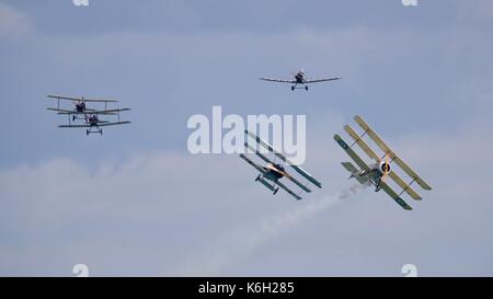 La Grande Guerre de l'équipe de reconstitution d'une guerre mondiale 1 antenne combat de chiens à Bournemouth Air Festival Banque D'Images